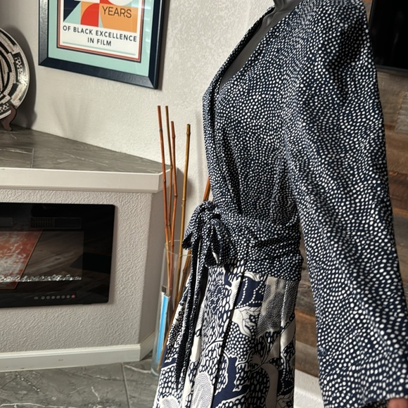 Diane Von Furstenberg | Wrap Dress | Size 12| Long Sleeve - Picture 8 of 17